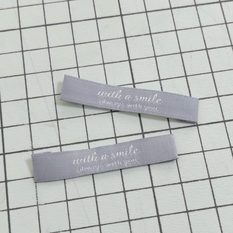 画像1: アウトレット：ばら刺繍タグ‐with a smile（薄グレー） (1)