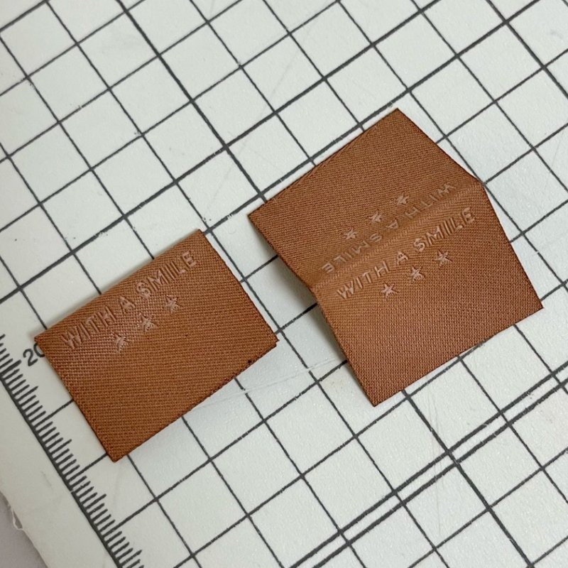 画像2: アウトレット：ばら挟みタグ‐ブロック体with a smile（革タグ風） (2)