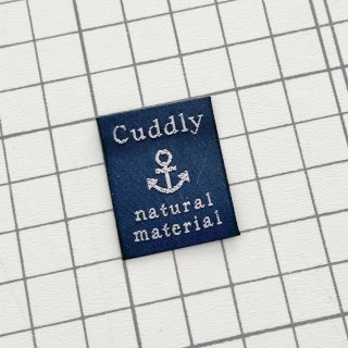 シンプルな作品のアクセントに。デザインタイプの刺繍タグ